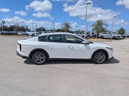 New 2026 Kia K4 FWD image 4