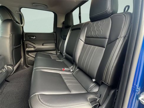Used 2024 Nissan Frontier SL w/ Technology Package RWD image 10