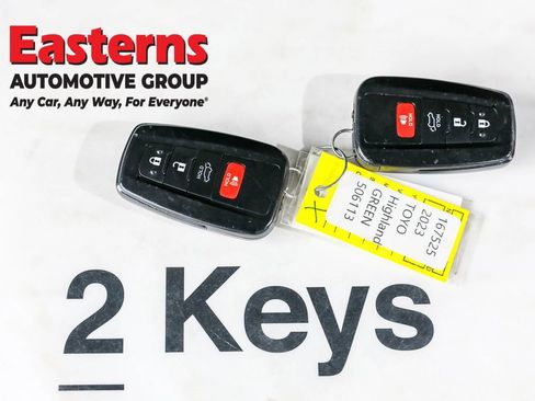 Used 2023 Toyota Highlander LE image 37