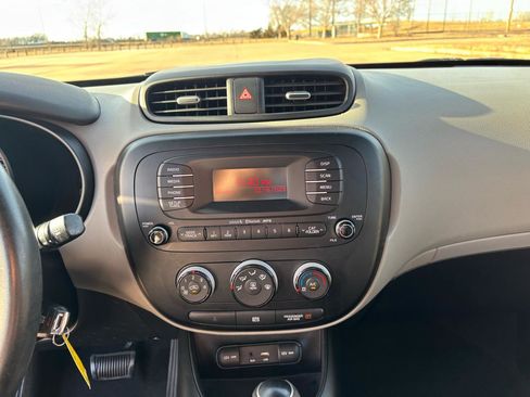 Used 2015 Kia Soul image 18
