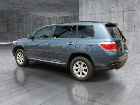 Used 2011 Toyota Highlander 2WD w/ Tech Pkg image 3