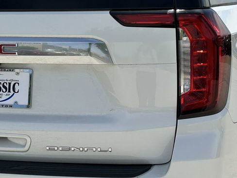 Used 2024 GMC Yukon XL Denali AWD/4WD image 8