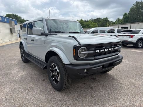 New 2026 Ford Bronco Outer Banks AWD/4WD image 3