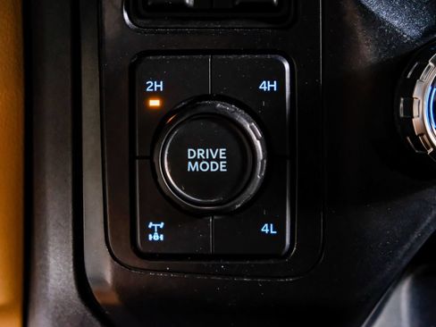 Used 2024 Ford F250 Lariat w/ Sport Appearance Package AWD/4WD image 26