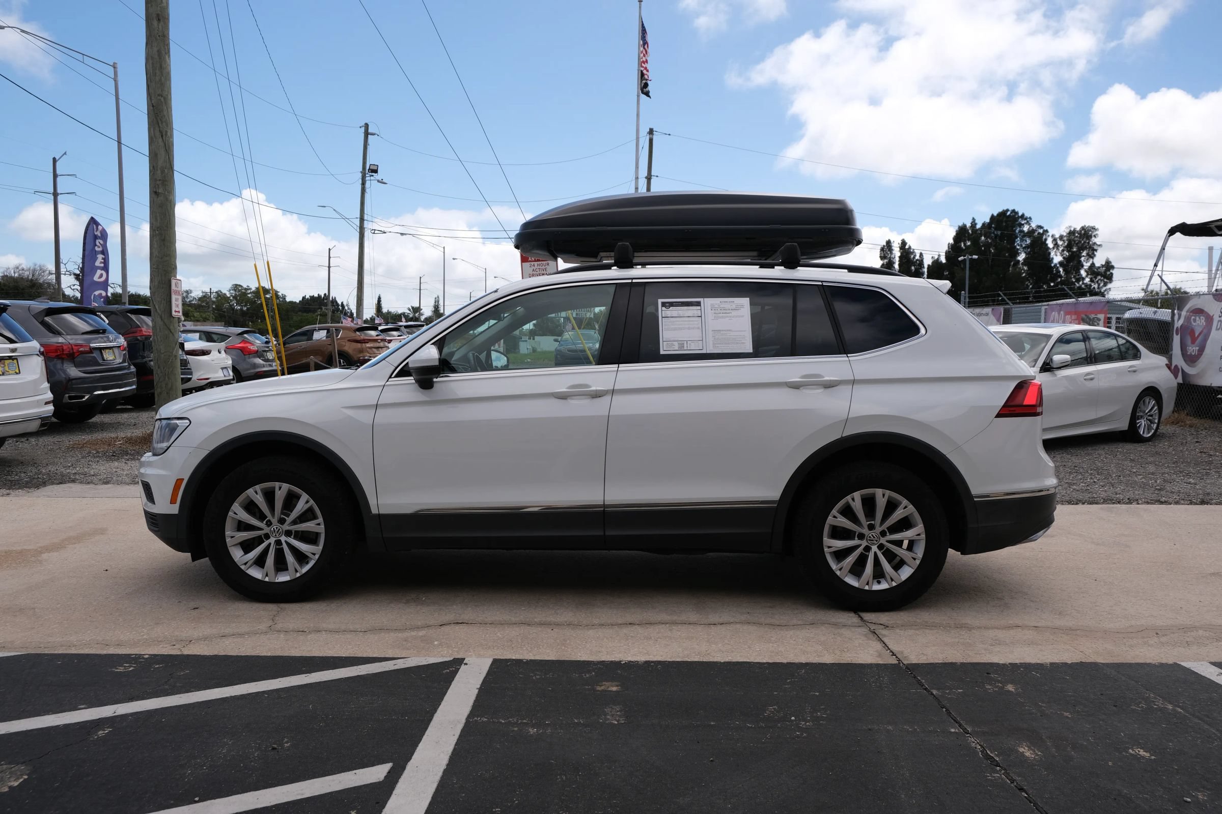 Used 2018 Volkswagen Tiguan SE w/ Panoramic Sunroof Package AWD/4WD image 8