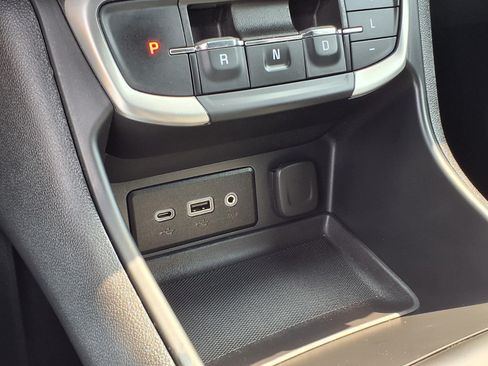 Used 2024 GMC Terrain SLE AWD/4WD image 11