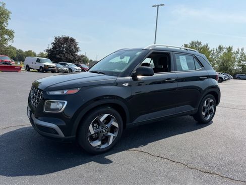 Used 2023 Hyundai Venue SEL w/ Cargo Package FWD image 3