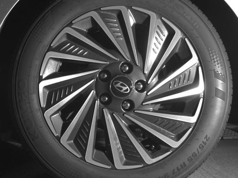 Used 2025 Hyundai Sonata SEL FWD image 14