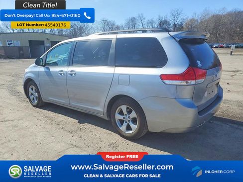Used 2012 Toyota Sienna LE image 3