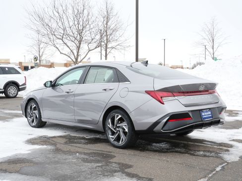 Certified 2025 Hyundai Elantra SEL image 3