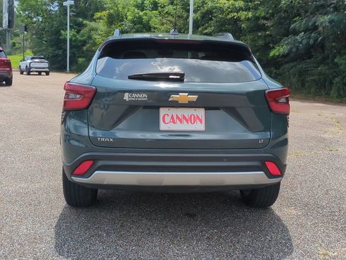 Used 2025 Chevrolet Trax LT FWD image 6