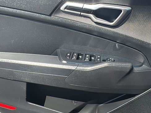Used 2023 Kia Sportage LX image 11