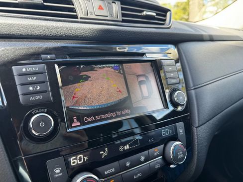 Used 2018 Nissan Rogue SV w/ Premium Package image 20