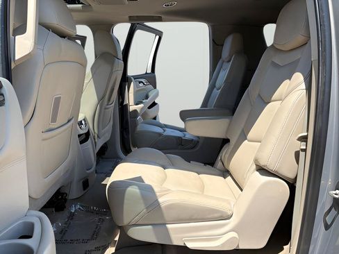 Used 2017 Cadillac Escalade ESV Luxury AWD/4WD image 12