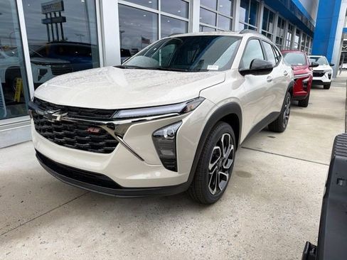 New 2026 Chevrolet Trax RS w/ Sunroof Package FWD image 3