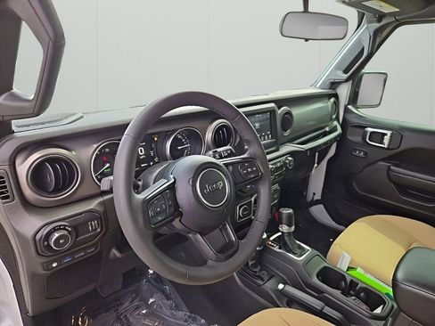 Used 2023 Jeep Wrangler Unlimited AWD/4WD image 11