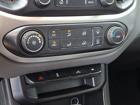 Used 2020 Chevrolet Colorado LT w/ LT Convenience Package AWD/4WD image 16