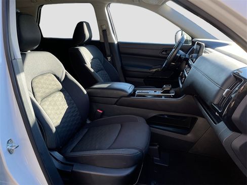 Certified 2024 Nissan Pathfinder SV image 25
