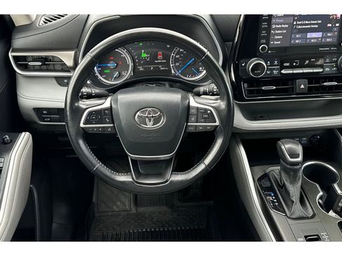 Certified 2022 Toyota Highlander XLE image 16