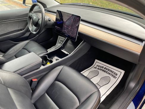 Used 2018 Tesla Model 3 image 9