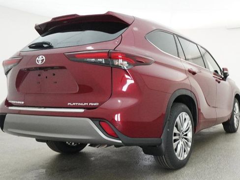 New 2026 Toyota Highlander Platinum image 7