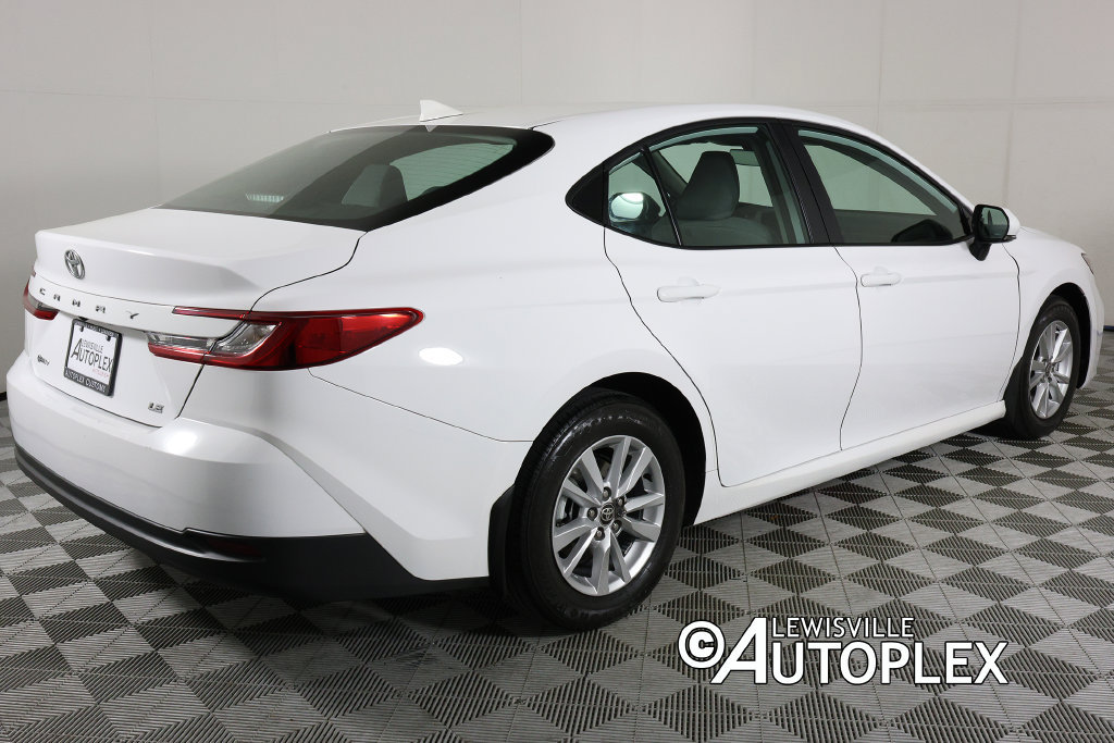 Used 2026 Toyota Camry LE w/ Convenience Package FWD image 5