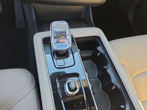 Certified 2025 Volvo XC90 B6 Plus image 31