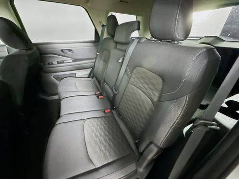 Used 2024 Nissan Pathfinder SV image 28