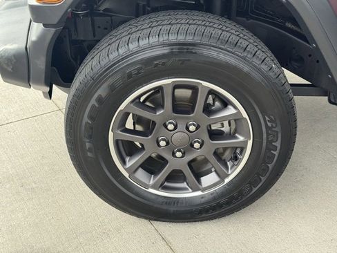 Used 2020 Jeep Gladiator Sport w/ Quick Order Package 24S image 14