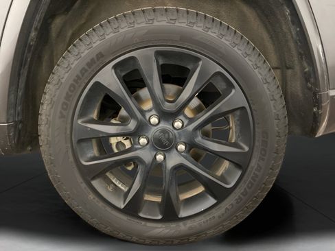 Used 2020 Jeep Grand Cherokee Altitude image 22