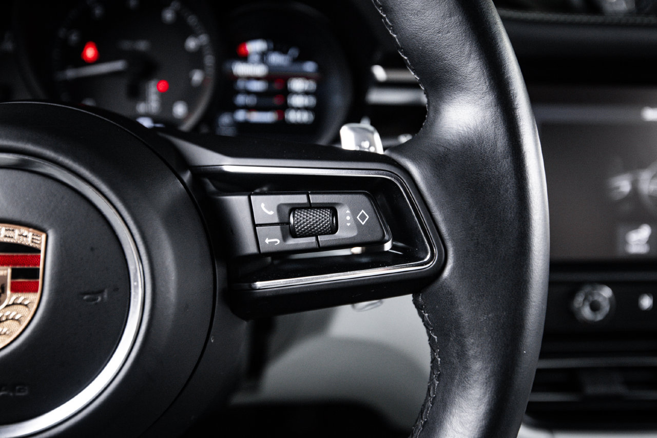 Certified 2023 Porsche Macan AWD/4WD image 16
