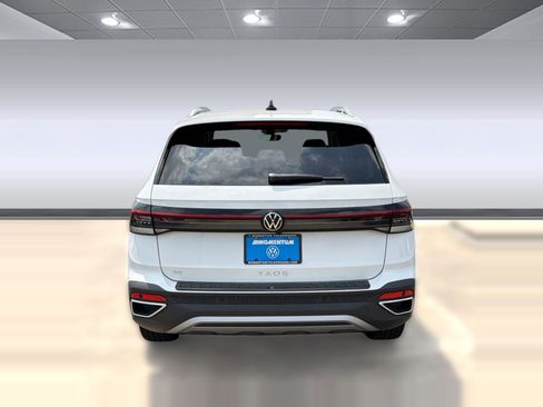 New 2026 Volkswagen Taos SE FWD image 10