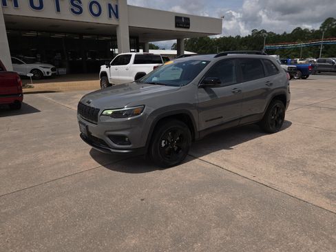 Used 2023 Jeep Cherokee Altitude Lux AWD/4WD image 2