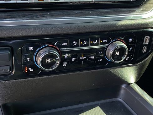 Used 2024 Chevrolet Silverado 2500 LTZ w/ LTZ Convenience Package image 17