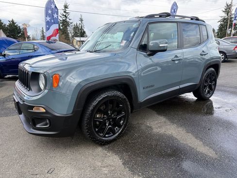 Used 2017 Jeep Renegade Altitude image 3