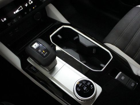 New 2025 Mitsubishi Outlander SE image 14