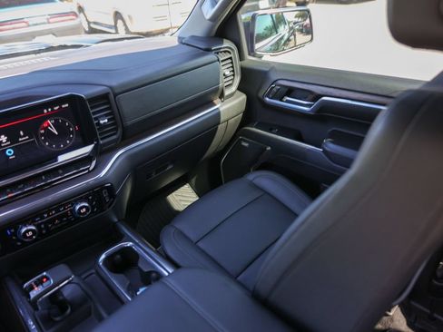 Used 2024 GMC Sierra 1500 SLT AWD/4WD image 30