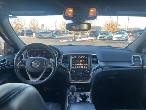 Used 2017 Jeep Grand Cherokee Limited image 16