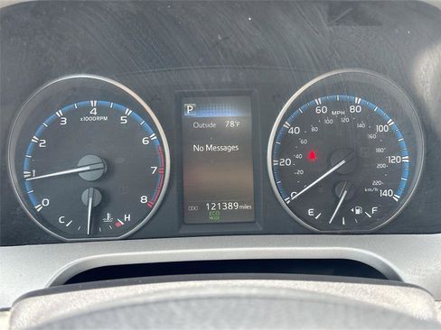 Used 2017 Toyota RAV4 XLE FWD image 12