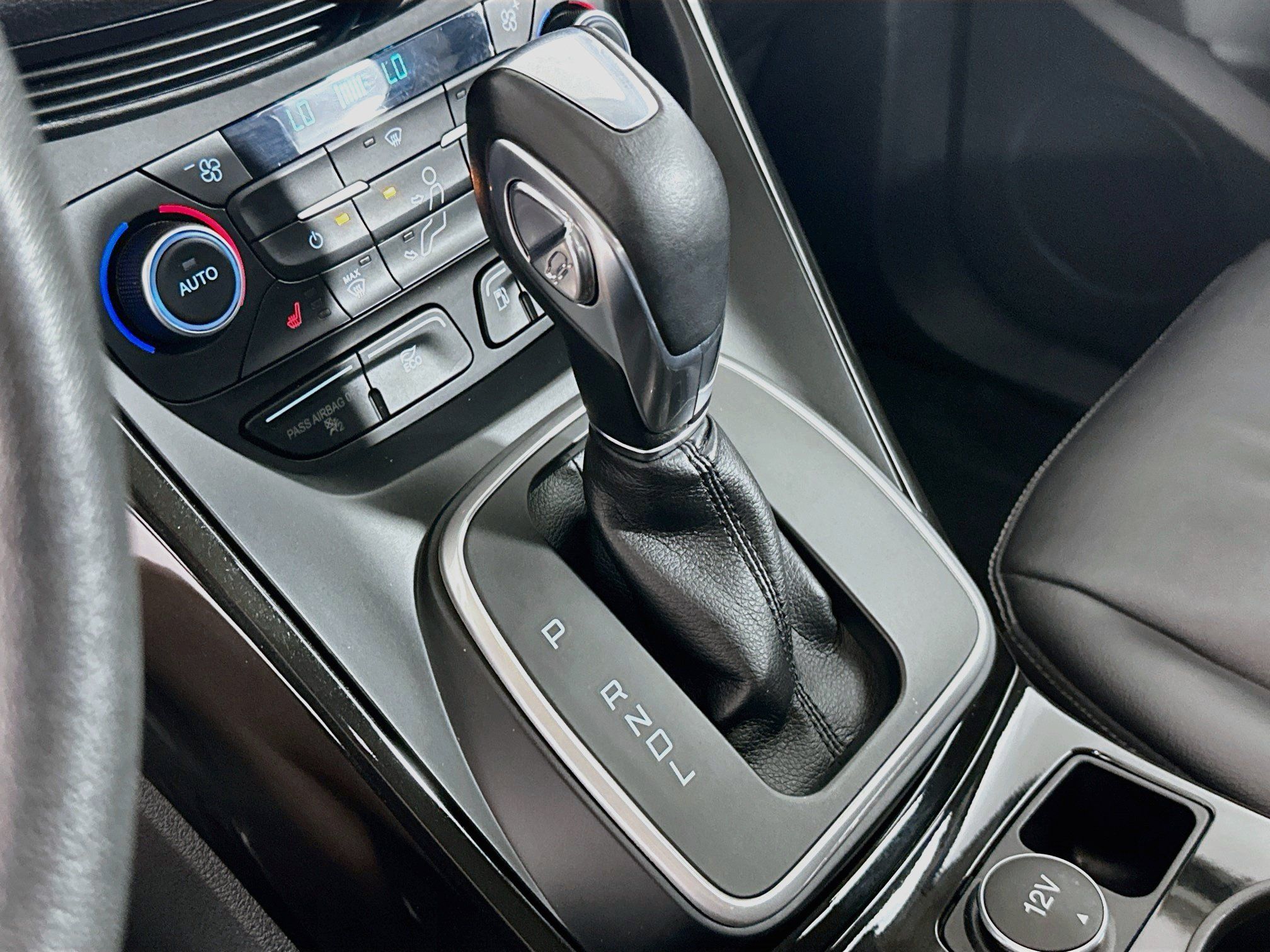 Used 2018 Ford C-MAX Titanium w/ Equipment Group 301A FWD image 25
