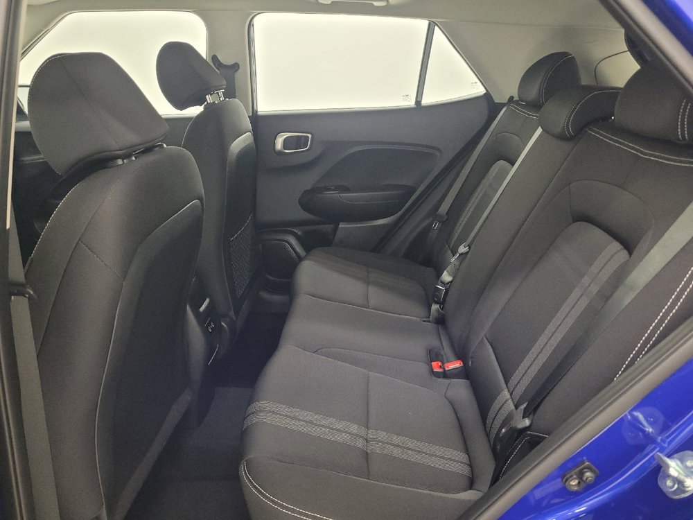 Used 2025 Hyundai Venue SEL FWD image 18