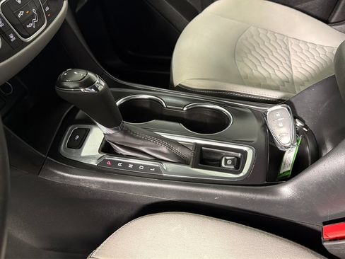 Used 2020 Chevrolet Equinox LT FWD image 24