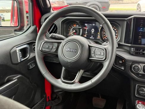 Used 2024 Jeep Wrangler Unlimited Rubicon AWD/4WD image 17