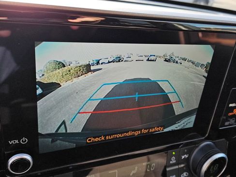 Certified 2023 Toyota Highlander L image 21