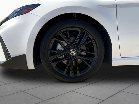 Used 2025 Toyota Camry SE FWD image 11