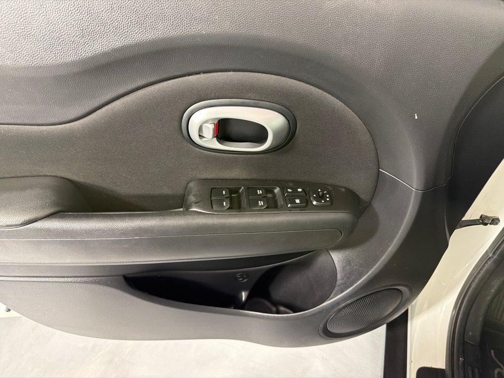 Used 2016 Kia Soul + w/ Designer's Package FWD image 11