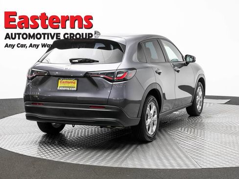 Used 2023 Honda HR-V LX image 5