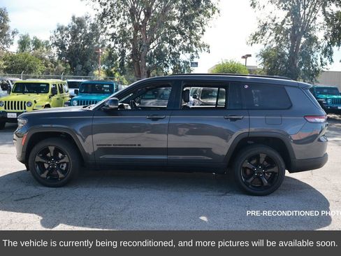 Used 2022 Jeep Grand Cherokee L Laredo image 2