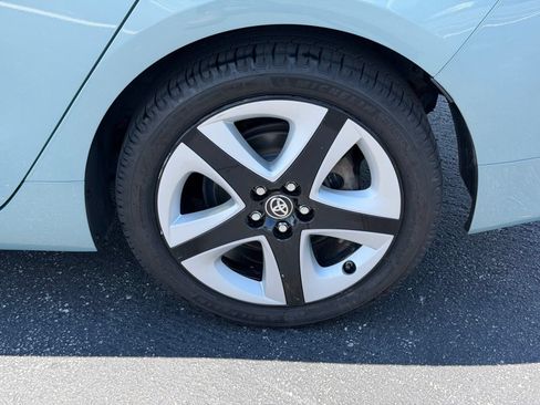 Used 2017 Toyota Prius Three Touring w/ Carpet Mat Package FWD image 31