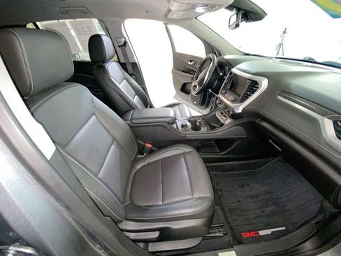 Used 2023 GMC Acadia SLT w/ LPO, Floor Liner Package FWD image 38